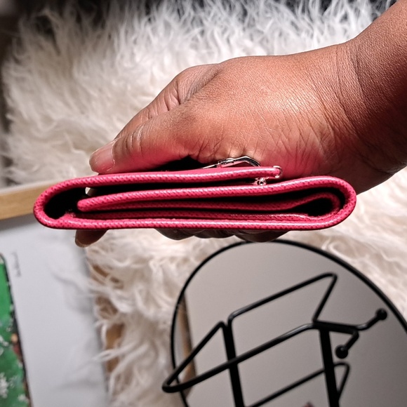 Salvatore Ferragamo Gancini Leather Trifold Wallet - Picture 4 of 12